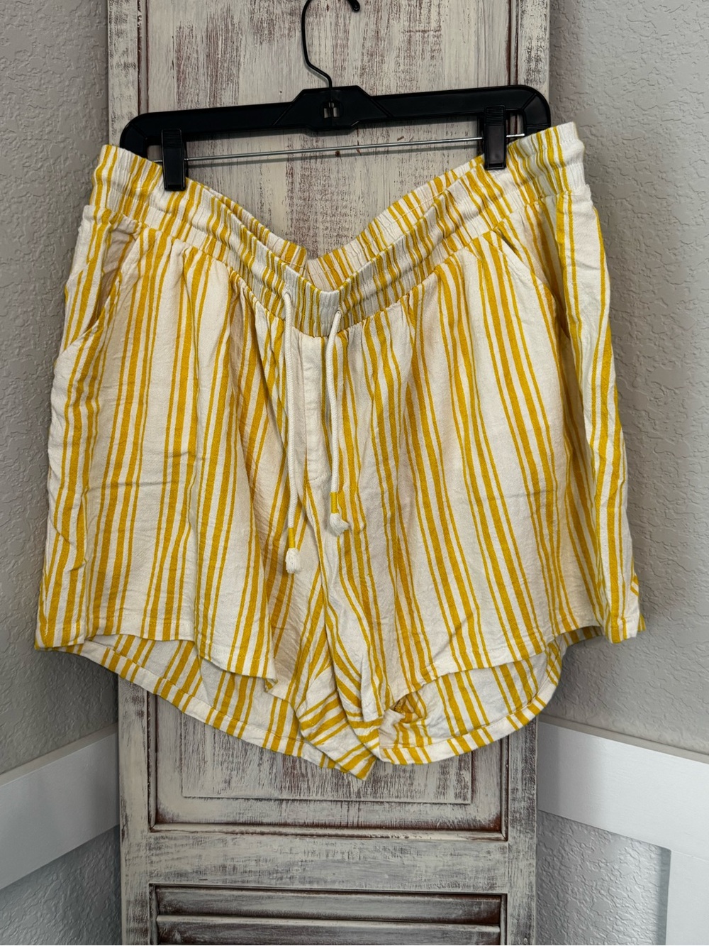 Cute! Linen Like Torrid White and Yellow Striped Drawstring Shorts Plus Size 3